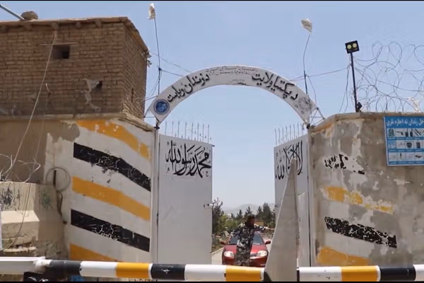 طالبان: د زابل او پکتیا له زندانونو ۱۲۵ بندیان خوشې شول