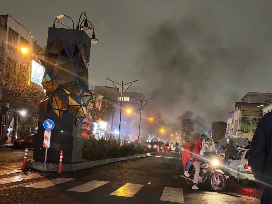 په ایران کې د حکومت ضد لاریونونه؛ لاریونوال په بېلابېلو ښارونو کې واټونو ته راوتلي