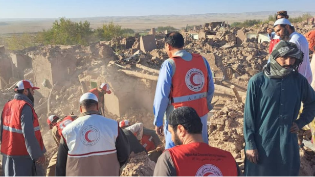 سور صلیب: د هرات زلزله ځپلي لا هم د سرپناه لپاره بیړنیو مرستو ته اړتیا لري