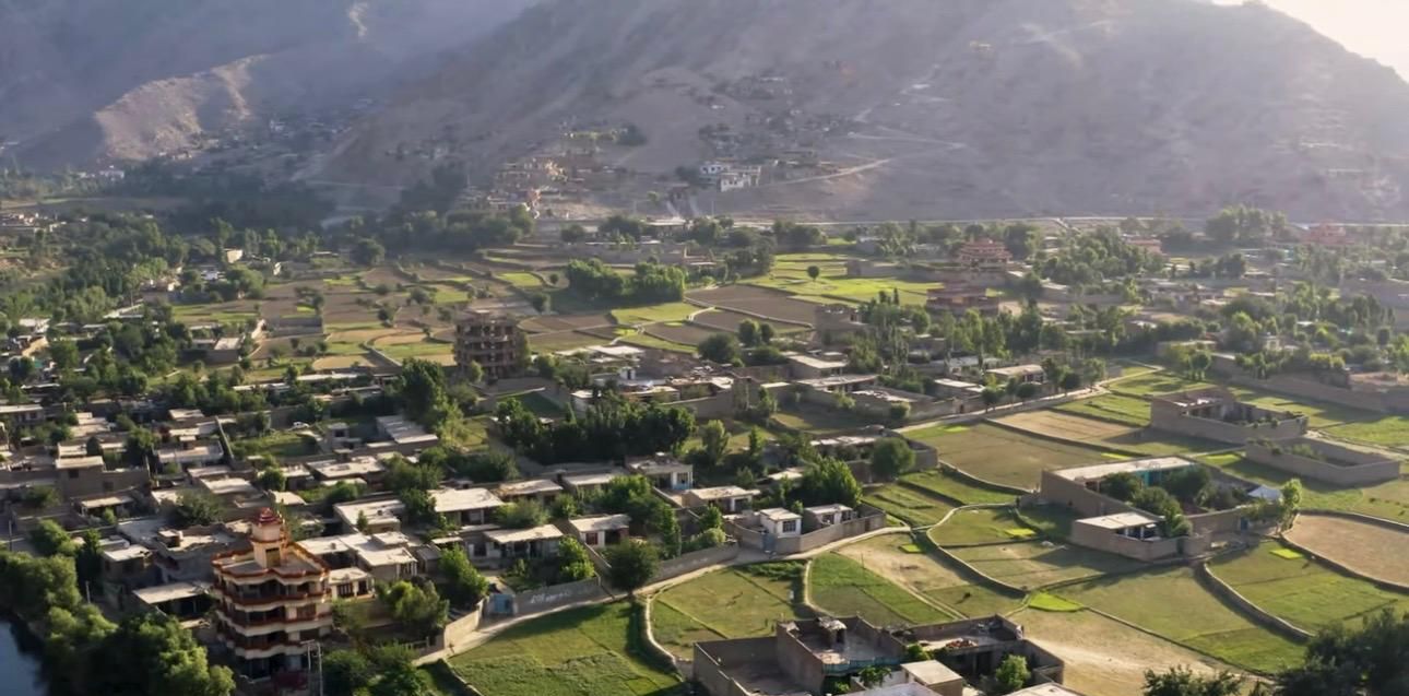 شماری از ساکنان کنر در پی حملات پاکستان مجبور به ترک خانه‌های شان شده‌اند