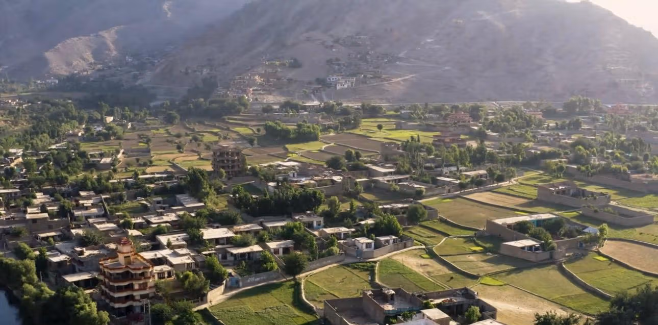 شماری از ساکنان کنر در پی حملات پاکستان مجبور به ترک خانههای شان شدهاند