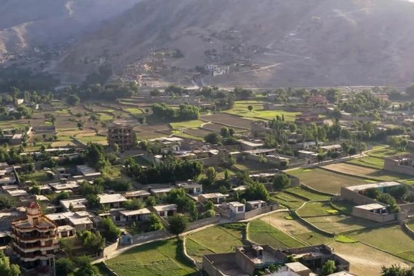 شماری از ساکنان کنر در پی حملات پاکستان مجبور به ترک خانههای شان شدهاند