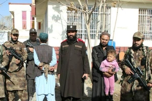 طالبانو په غزني کې یو درې کلن ماشوم له انسان تښتونکو ژغورلی دی