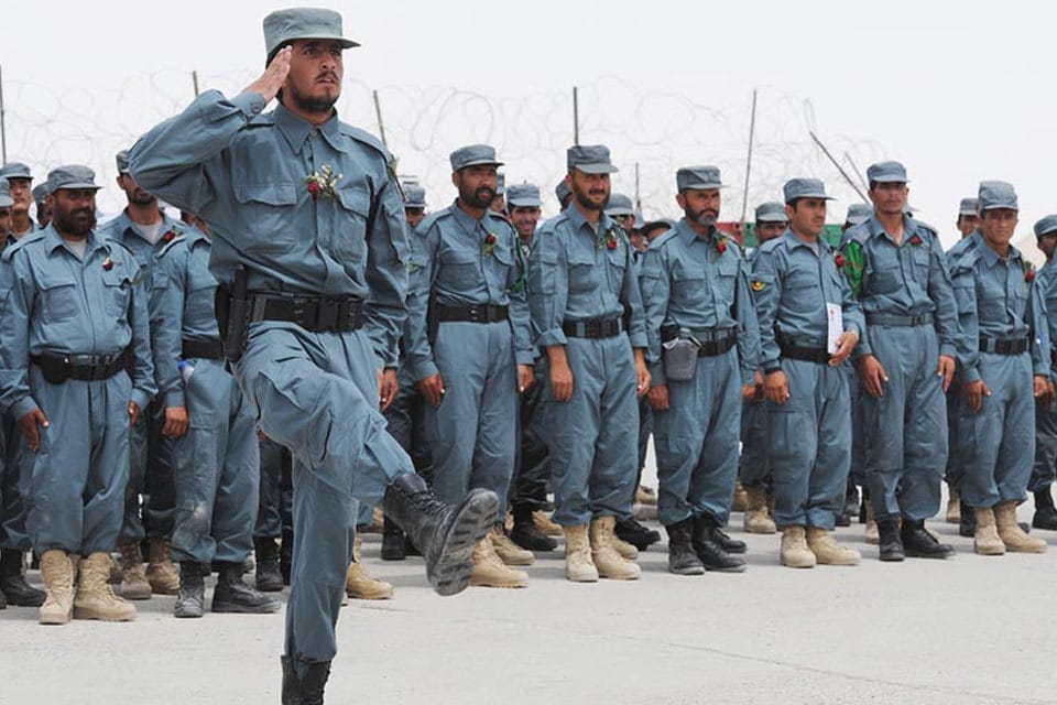 سیگار: فساد و قانون شکنی عوامل عمده فروپاشی پولیس افغانستان بود