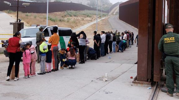 د امریکا د سرحدي ګزمې مشر: نیول شوي پناهغووښتونکي باید ۵ زره ډالره جریمه ورکړي
