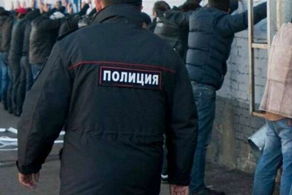 روسیه حدود ۴۰۰ شهروند تحت تعقیب تاجیکستان را بازداشت و به کشورشان بازگرداند