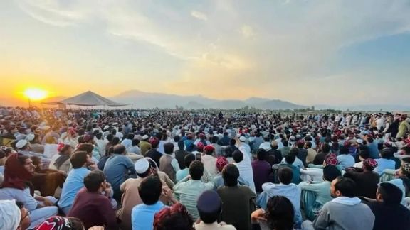 د پاکستان حکومت پر پي ټي اېم لګېدلي بندیزونه لرې کوي