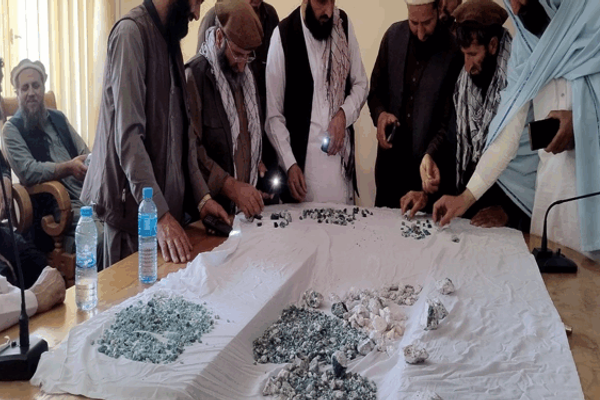 طالبانو په نورستان کې د نږدې ۵۵ مېلیونه افغانیو په ارزښت قیمتي ډبرې وپلورلې