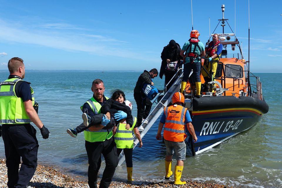 بیش از ۲هزار پناهجو از افغانستان و کشورهای دیگر در دو هفته اخیر با قایق به بریتانیا رسیدند