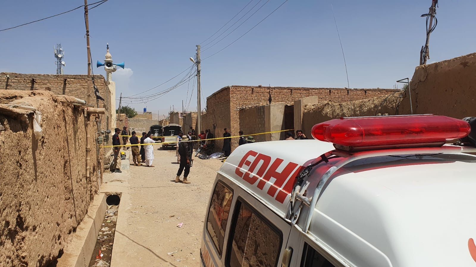 افراد ناشناس در حمله به تیم واکسناسیون فلج کودکان در کویته دو مامور پولیس را کشتند