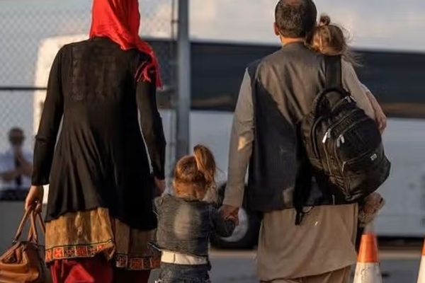 د امریکا د استازو جرګې غړی: واشنګټن باید له افغان متحدینو سره خپلې کړې ژمنې عملي کړي