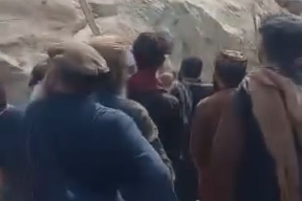 شلیک طالبان به معترضان «غصب زمین» در نورستان چند زخمی برجا گذاشت