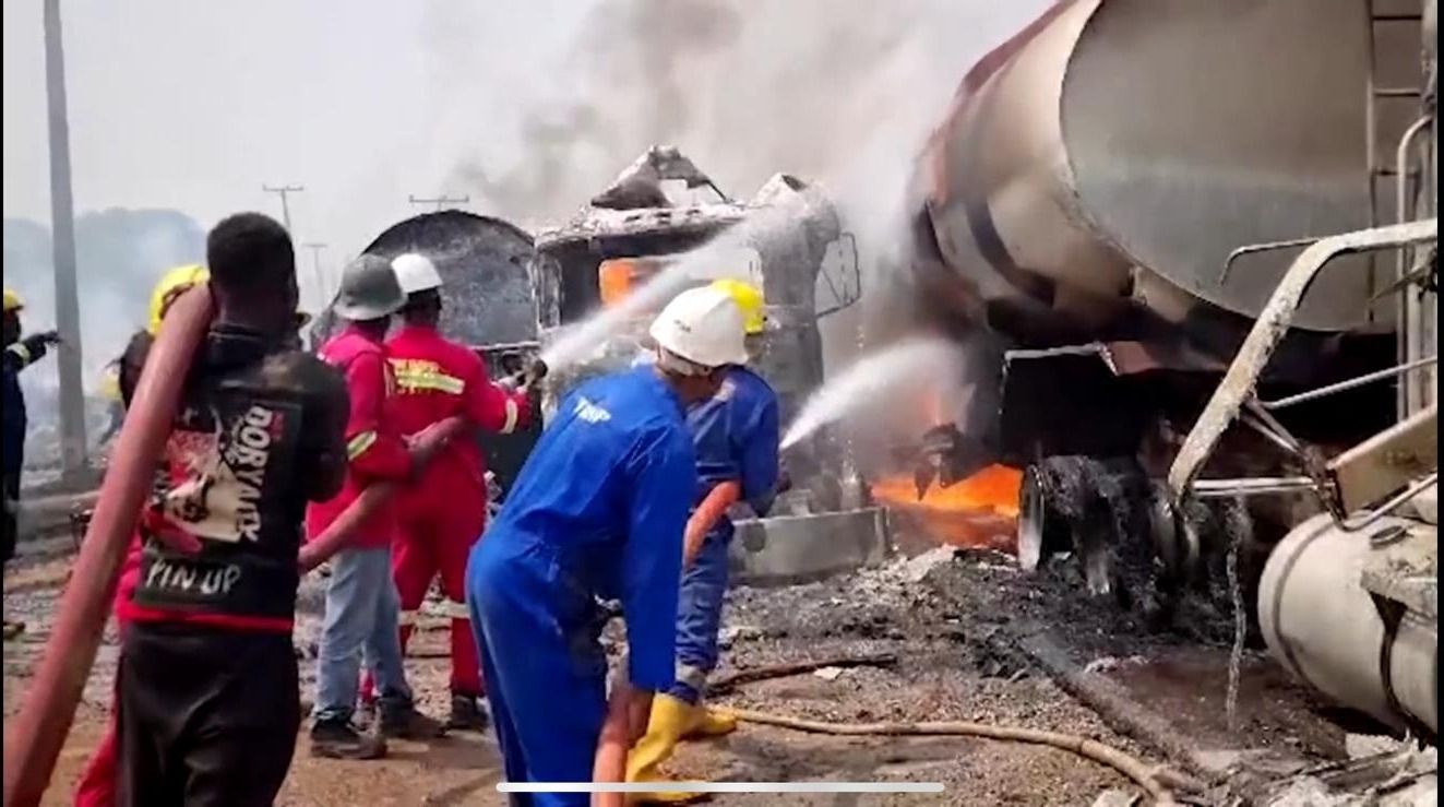 انفجار یک تانکر مواد سوخت در نایجریه دست‌کم ۷۰ کشته برجا گذاشت