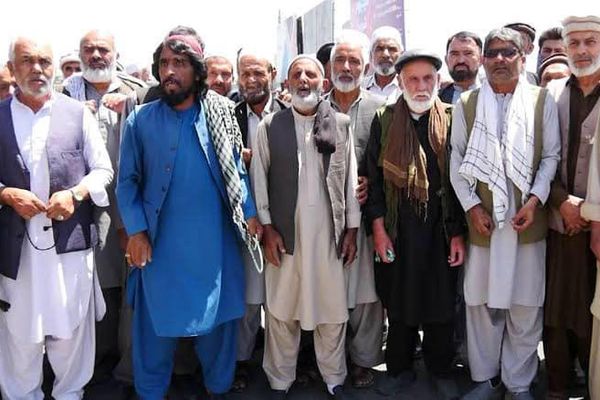 تقاعد شوی ښوونکی: اختر ډېر پیکه و، چا پور رانکړ چې لمسیان مې خوښي ونمانځي