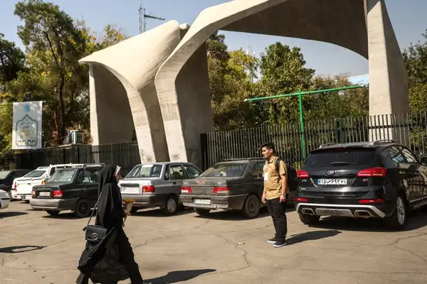 په ایران کې د افغان زدهکوونکو شمېر نږدې نیمایي کم شوی