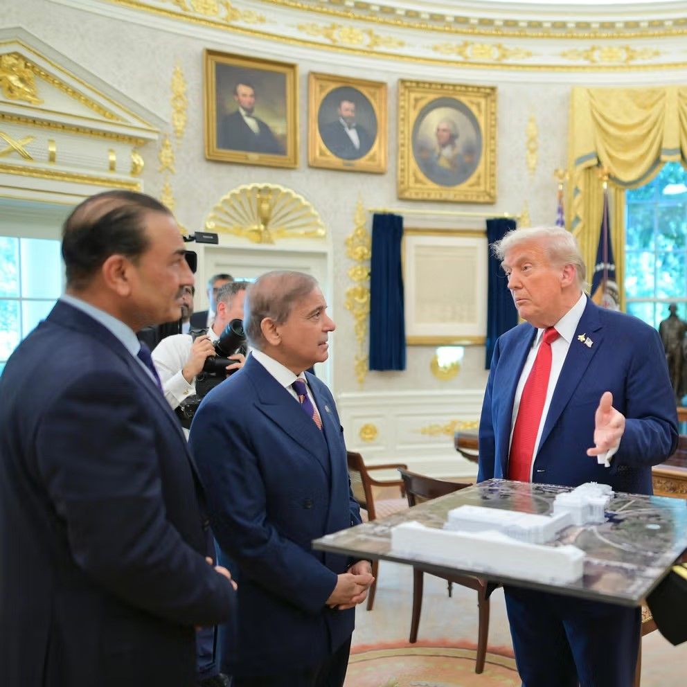 صحفي أفغاني: باكستان أقنعت ترامب بالتراجع عن الاعتراف بطالبان