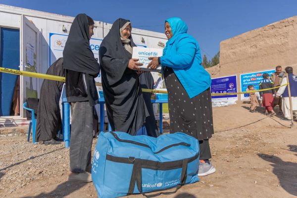 یونسف: د زلزلې، وچکالۍ او کډوالو ستنېدو له امله په افغانستان کې بشري اړتیاوې زیاتې شوې