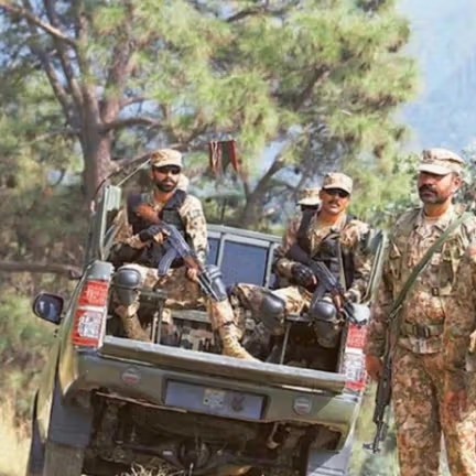 پاکستاني ځواکونو د خیبر پښتونخوا په بېلابېلو سیمو کې د عملیاتو پرمهال ۳۰وسلهوال وژلي دي