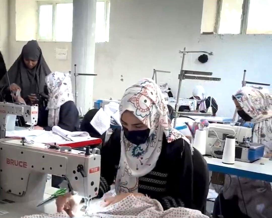 د کډوالۍ نړېواله اداره: له ۲۰۲۱ کال وروسته مو یو شمېر افغانې مېرمنې په کار بوختې کړې دي