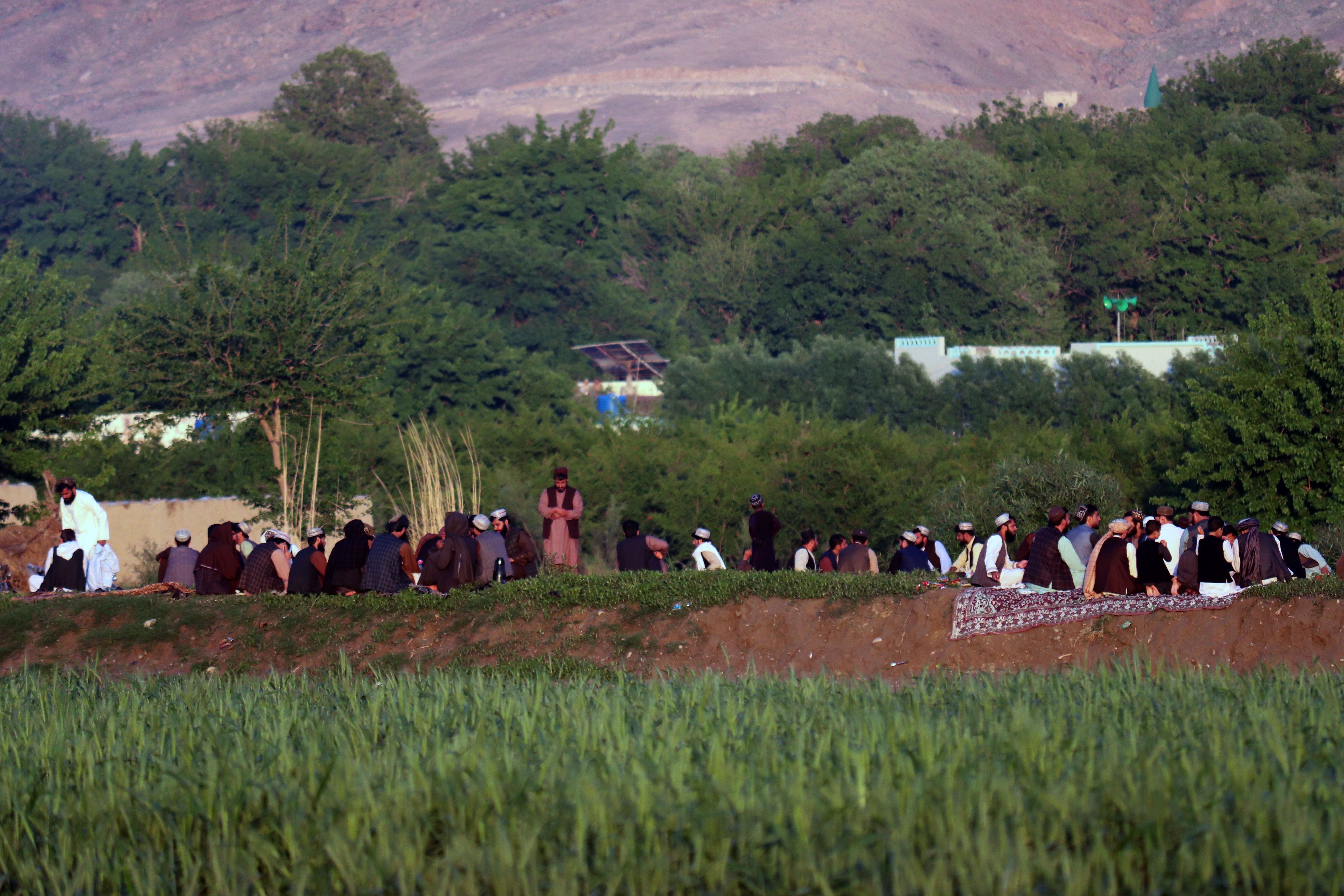 ارغنداب ولسوالۍ په یوه تفريحی پارک کې د مېله والو مازیګری