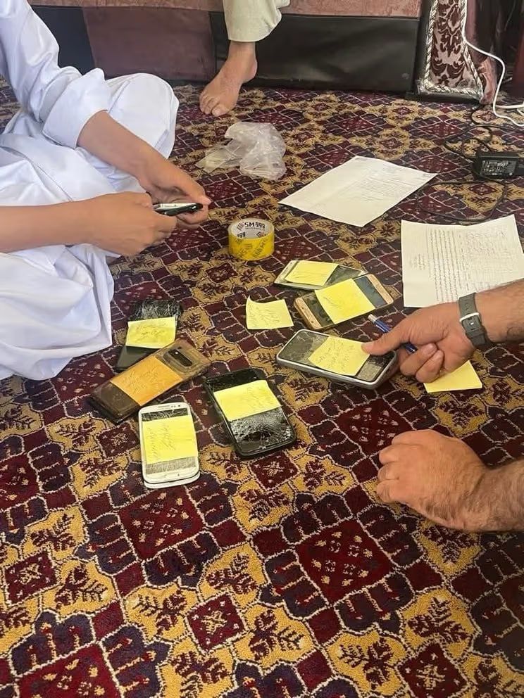 هشدار طالبان: کارمندانی که تلفن‌های هوشمند خود را تحویل ندهند، برکنار می‌شوند