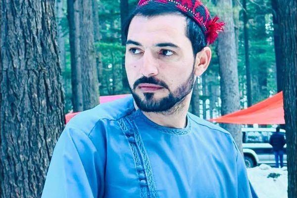 پاکستاني استخباراتو د منظور پښتین ورور نیولی او ناڅرګند ځای ته یې لېږدولی دی