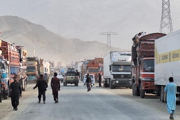 یونېسف: یوازې په څو ورځو کې تر ۲۶زره ډېر افغانان د تورخم له لارې افغانستان ته ستانه شوي دي