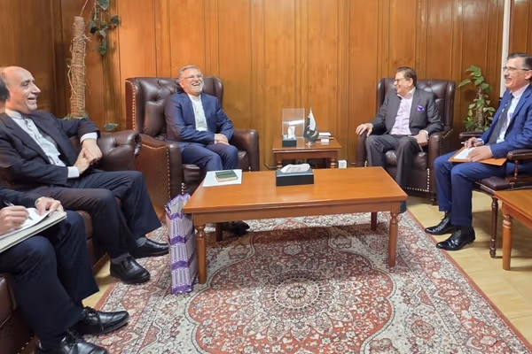 مقامهای ایران و پاکستان درباره «تهدید گروههای تروریستی مستقر در افغانستان» گفتوگو کردند