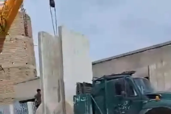 Taliban Erects Protective Walls Around Kandahar's Eidgah Mosque Amid ISIS Threats