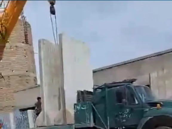 Taliban Erects Protective Walls Around Kandahar's Eidgah Mosque Amid ISIS Threats
