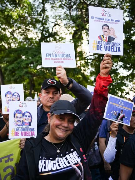 په ونزویلا کې زرګونه لاریون کوونکو له امریکا غوښتي چې مادورو او د هغه مېرمن خوشې کړي