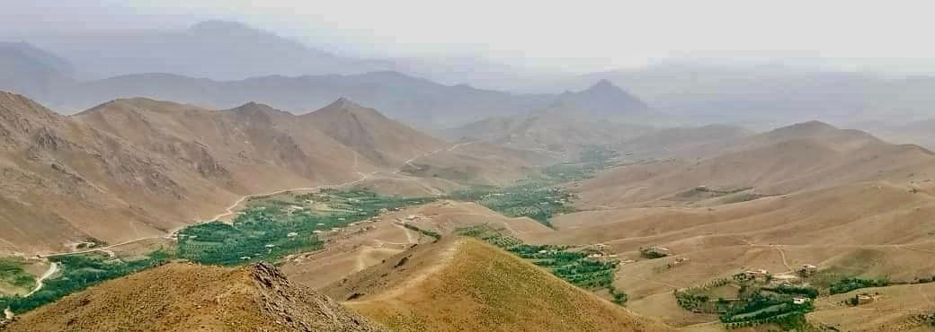 باشندگان دایکندی برای دسترسی به اینترنت ساعت‌ها در کوهستان‌ها پیاده روی می‌کنند