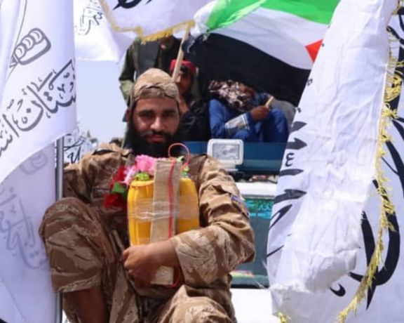 جنگجویان طالبان امسال بشکههای زرد انتحاری را نمایش دادند