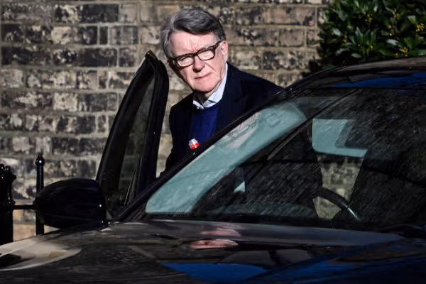 سفیر پیشین بریتانیا در ارتباط به پرونده جفری اپستین بازداشت شد