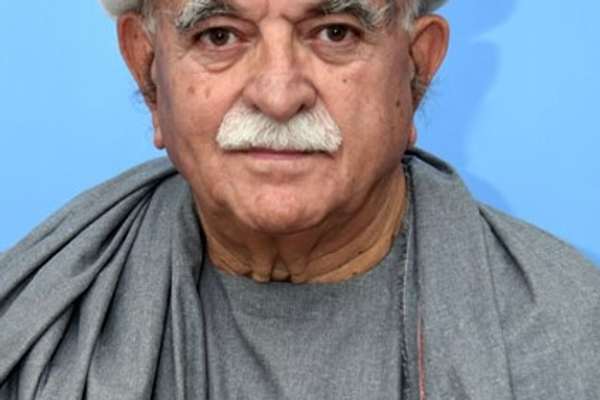 د عمران خان تازه پرېکړه؛ محمودخان اڅکزی یې د شهباز شریف پر خلاف د اپوزېسیون مشر وټاکه