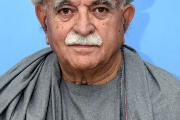 د عمران خان تازه پرېکړه؛ محمودخان اڅکزی یې د شهباز شریف پر خلاف د اپوزېسیون مشر وټاکه