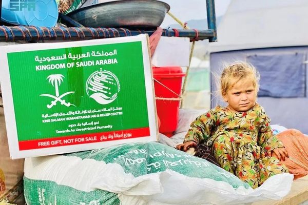 مركز الملك سلمان يوزع سلالاً غذائية للاجئين في ننغرهار