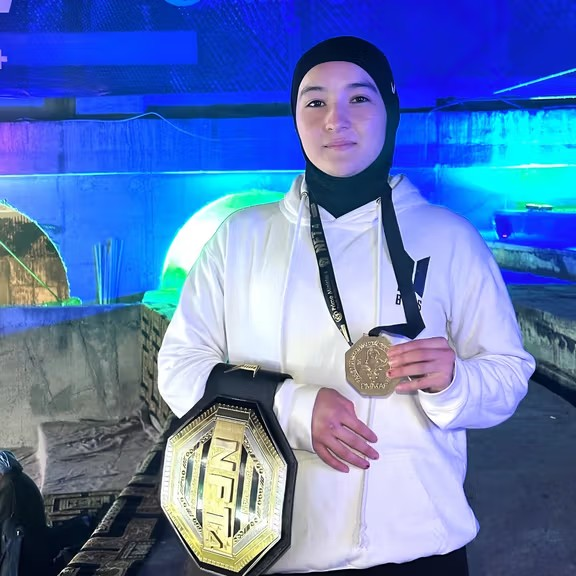 افغان ښځينه لوبغاړې د پاکستان د رزمي هنرونو په سیالیو کې اتلولي خپله کړه