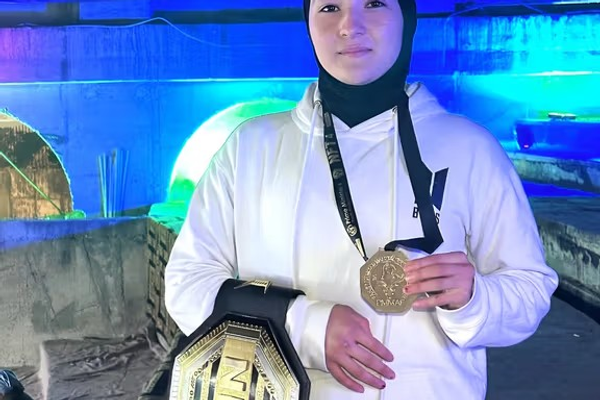 افغان ښځينه لوبغاړې د پاکستان د رزمي هنرونو په سیالیو کې اتلولي خپله کړه