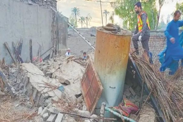 د خیبر پښتونخوا په کورمه کې د چت پرېوتو په دوو جلا پېښو کې ۴ ماشومان مړه شوي