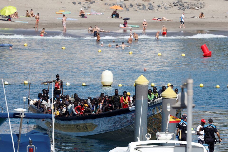 هزاران پناهجو از جمله صدها کودک بی‌سرپرست وارد جزایر قناری اسپانیا شدند