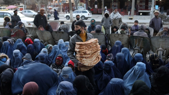نیویارک ټایمز: افغانستان د تېرو ۲۵ کلونو پرتله اوس له تر ټولو لوی بشري ناورین سره مخ دی