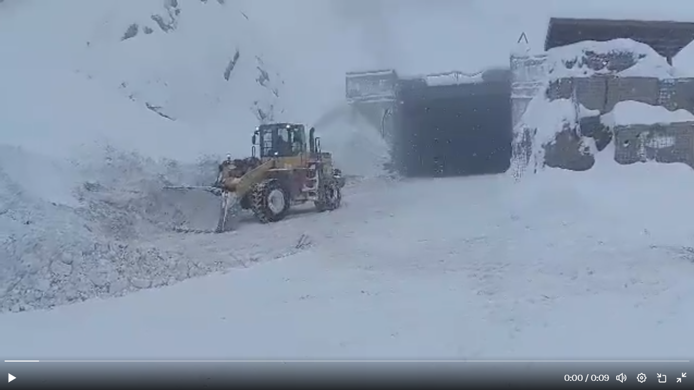 گذرگاه سالنگ پس از دو روز به‌روی تردد باز شد