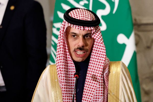 ایران ته د سعودي عربستان خبرداری: د پوځي اقدام حق ځان ته محفوظ ګڼو