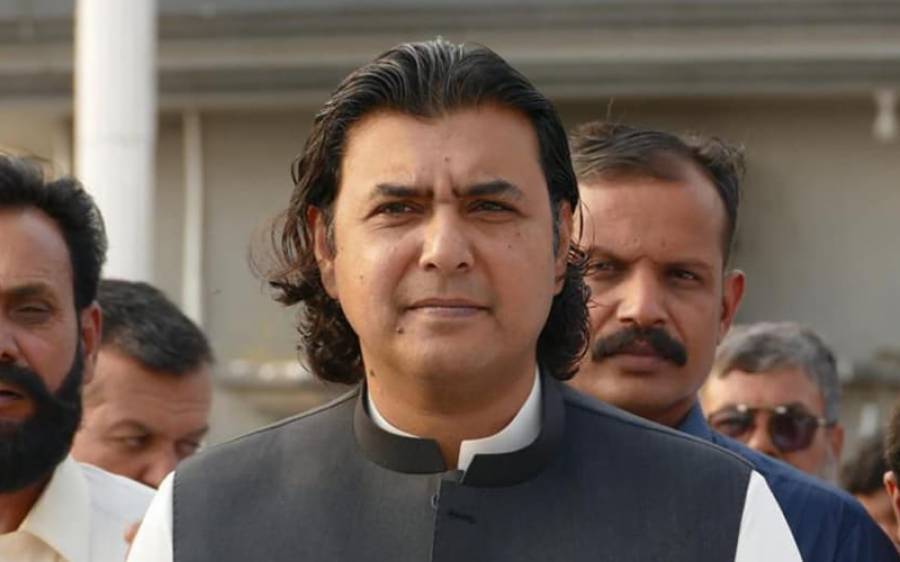 پخوانی پاکستانی سناتور: طالبان نه‌ مسلمانان او نه‌ هم وروڼه دي