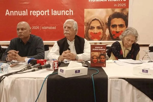 د پاکستان د بشري حقونو کمېسیون: د بیان ازادي او د قانون واکمني تر سخت فشار لاندې ده