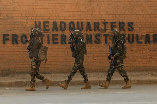 پاکستان میگوید در برابر هرگونه تهدید احتمالی از سوی افغانستان آماده است