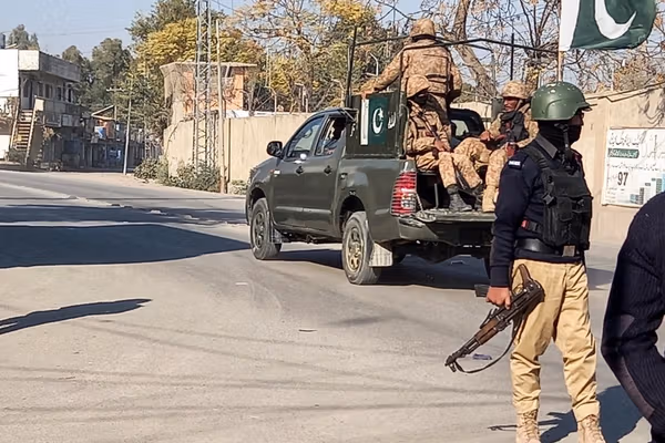 یک فرمانده شبه نظامی در پاکستان جریان فرار ناموفق کشته شد