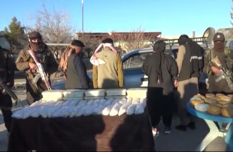 طالبانو په غزني کې د نشه‌یي توکو د قاچاق په تور د دوو ښځو په ګډون شپږ کسان نيولي دي