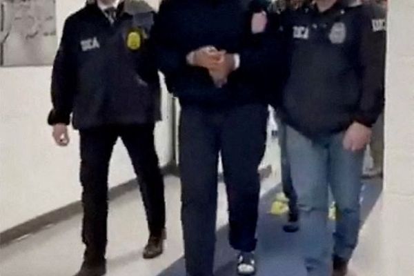 د وینزویلا جګپوړي چارواکي وايي چې مادورو لاهم ددوی ولسمشر دی